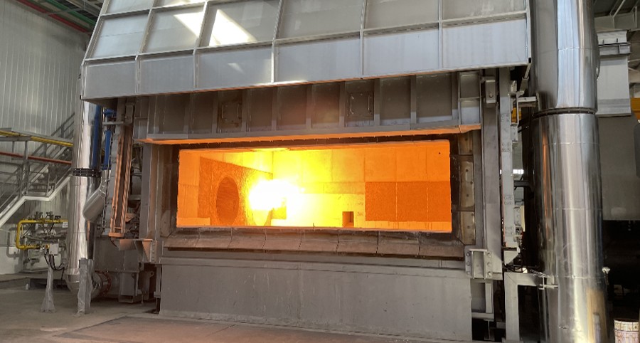 Tilting/Holding Furnace